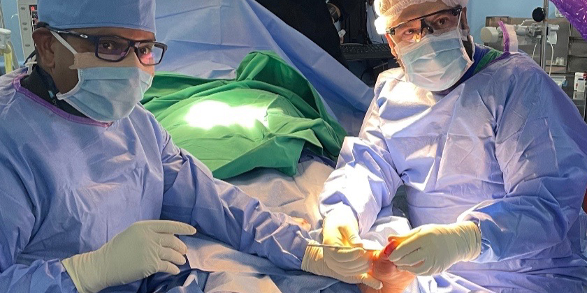 Cirugía minimamente invasiva del pie por el Dr. Oscar Castro y el Dr. Lisandro Jimenez, especialistas en pie y tobillo.